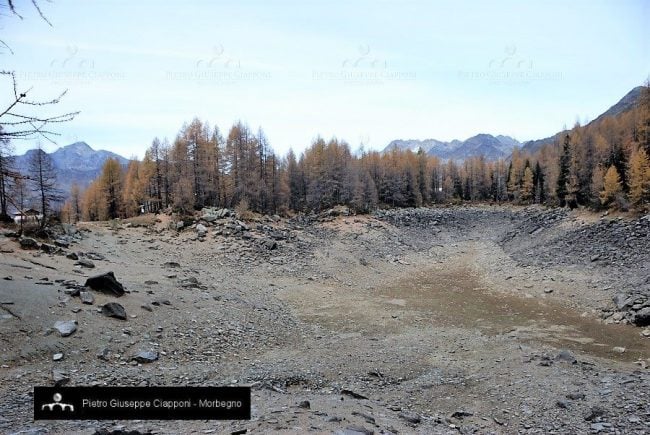 Alpine lake mysteriously disappears in Italy Lake-disappears-italy-alps-2