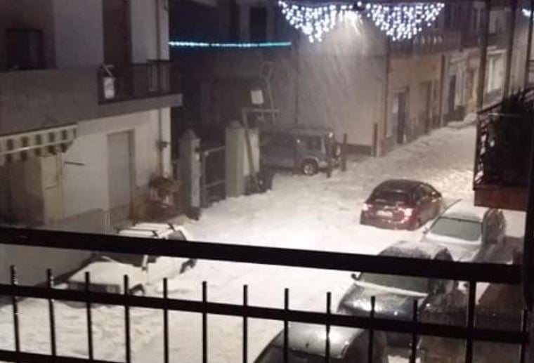 Severe weather hits Sicily, Italy: Violent storm drops 50cm (20 inches) of hail in Messina Hailstorm-sicily-8