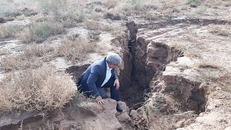 Is Tehran going to be swallowed by giant cracks and sinkholes? Tehran-sinking-crack-sinkhole-iran