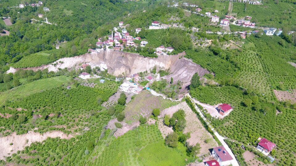 Massive landslide destroys 53 buildings and a mosque in Turkey  Landslide-ordu-turkey