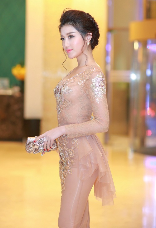 Huyền My mặc đầm nude xuyên thấu khoe đùi thon 147960605087296-18