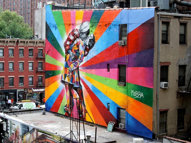 شارع الفن... Street-art-Eduardo-Kobras-mural-of-Alfred-Eisenstaedts-photo-Day-in-Times-Square-Chelsea-NYC-USA-mini