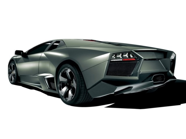 أحسن سيارة في العالم ثمنها 3 مليون دولار موجودة في المغرب Lamborghini-reventon