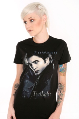 De nombreux Produits dérivés Twilight Twilight-edward-t-shirt