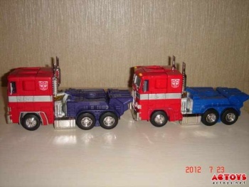 [Masterpiece Hasbro] MASTERPIECE OPTIMUS PRIME - Sortie Aout 2012 Fo1SbBam