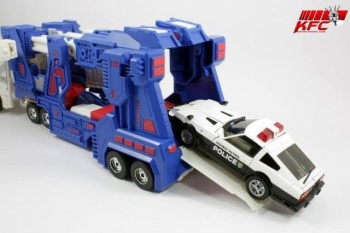 [Masterpiece Tiers] KFC EM P3 CITIZEN STACK aka ULTRA MAGNUS - Sortie Avril 2014 KfCAWFdx