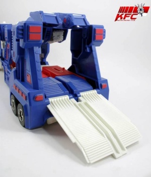 [Masterpiece Tiers] KFC EM P3 CITIZEN STACK aka ULTRA MAGNUS - Sortie Avril 2014 LenVT3Ta