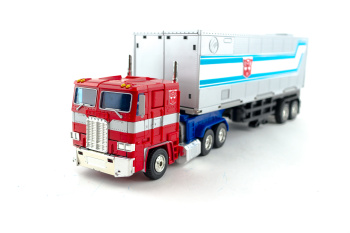 [Masterpiece Hasbro] MASTERPIECE OPTIMUS PRIME - Sortie Aout 2012 N9ZzyPop