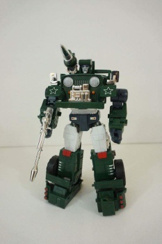 [Masterpiece Tiers] MAKETOYS MTRM-02Y GUNDOG aka HOUND - Sortie Octobre 2015 Pft4Hl5S