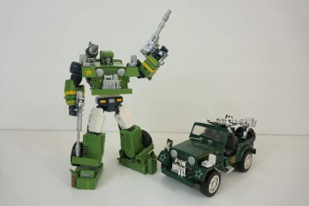 [Masterpiece Tiers] MAKETOYS MTRM-02Y GUNDOG aka HOUND - Sortie Octobre 2015 RpQ6WgcO