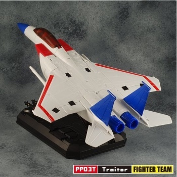 [Masterpiece Tiers] IGEAR PP03T TRAITOR aka STARSCREAM - Sortie Janvier 2012 Tu0RTkke