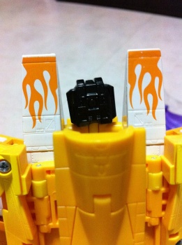 [Masterpiece Takara Tomy] MP-11S SUNSTORM - Sortie Aout 2012 Vvk4hm4J