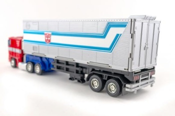  [Masterpiece Takara Tomy] MP-10 CONVOY (Optimus Prime) - Sortie Septembre 2011 Zmlp2OvR