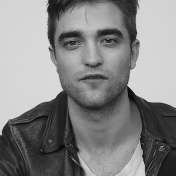 Nouveaux outtakes du shooting de Robert Pattinson pour Carter SMITH - Page 12 AaaXjIc8