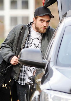 28 Diciembre - Imágenes de Rob hoy mismo!! (28/12/11) Aab3bbBe