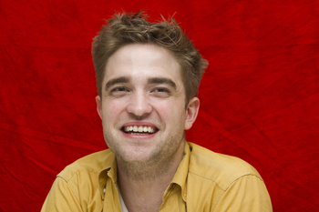 2 Enero- Nuevas/Antiguas Portraits de Robert Pattinson en la Conferencia de prensa de Eclipse en LA (2010)  AabAs4MS