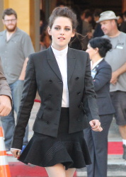 Kristen Stewart - Imagenes/Videos de Paparazzi / Estudio/ Eventos etc. - Página 24 AabzSYKX