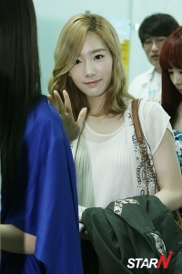 [FANTAKEN][19/5/2012] Taeyeon , Seohyun , Hyoyeon & Tiffany || Incheon Airport  Aac7eeNl