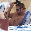 Kellan Lutz - Imagenes/Videos de Paparazzi / Estudio/ Eventos etc. - Página 22 AacoOa0u