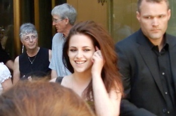 Kristen Stewart - Imagenes/Videos de Paparazzi / Estudio/ Eventos etc. - Página 24 AactKoHO