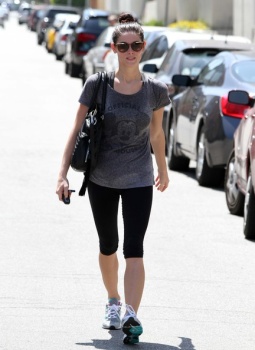 Ashley Greene - Imagenes/Videos de Paparazzi / Estudio/ Eventos etc. - Página 22 AadX9MBK