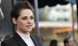 Kristen Stewart - Imagenes/Videos de Paparazzi / Estudio/ Eventos etc. - Página 24 AaeVA15A