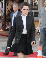 Kristen Stewart - Imagenes/Videos de Paparazzi / Estudio/ Eventos etc. - Página 24 AafHEQ9n