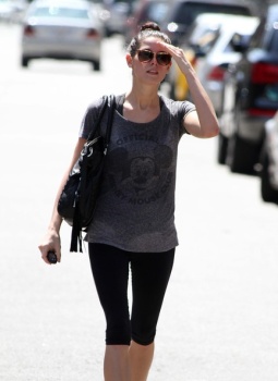 Ashley Greene - Imagenes/Videos de Paparazzi / Estudio/ Eventos etc. - Página 22 Aag3cnFd