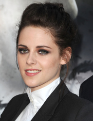 Kristen Stewart - Imagenes/Videos de Paparazzi / Estudio/ Eventos etc. - Página 24 AahL8nGQ