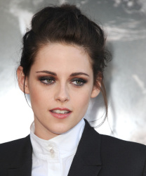 Kristen Stewart - Imagenes/Videos de Paparazzi / Estudio/ Eventos etc. - Página 24 AahgNCO6