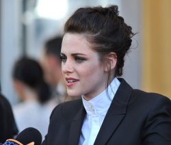 Kristen Stewart - Imagenes/Videos de Paparazzi / Estudio/ Eventos etc. - Página 24 Aahkt2aq