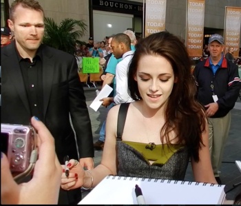 Kristen Stewart - Imagenes/Videos de Paparazzi / Estudio/ Eventos etc. - Página 24 AaiDe4XM