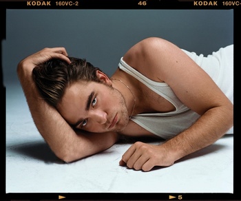 7 Enero-Recordando a Rob para la revista "Dossier" AakJfLqw