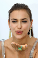 Irina Shayk Aake1isK