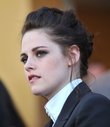 Kristen Stewart - Imagenes/Videos de Paparazzi / Estudio/ Eventos etc. - Página 24 AakzZeGR