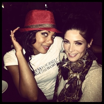 Nueva fanpic de Ashley Greene! AamQdTWt