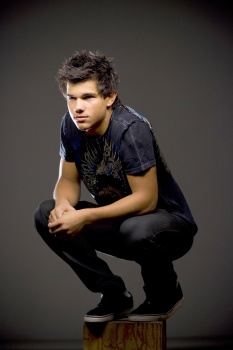 Antiguos outtakes de Taylor Lautner ahora en HQ AamrYL4X