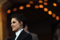 Kristen Stewart - Imagenes/Videos de Paparazzi / Estudio/ Eventos etc. - Página 24 Aap6YndR