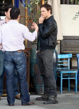 Peter Facinelli desayunando ayer con un amigo en “The Little Door” AapCvO78