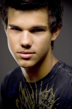 Antiguos outtakes de Taylor Lautner ahora en HQ AaphyjBL