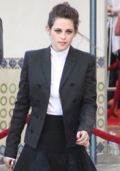 Kristen Stewart - Imagenes/Videos de Paparazzi / Estudio/ Eventos etc. - Página 24 AaqZfdil