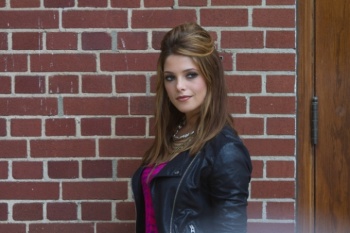 Nuevo still de Ashley Greene en “LOL” Aaqf5N7O