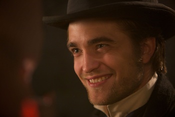 31 Enero- 2 Nuevos Stills de Bel Ami (HQ) AaqxHLxF