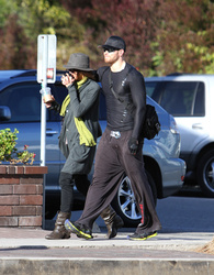 Kellan Lutz - Imagenes/Videos de Paparazzi / Estudio/ Eventos etc. - Página 21 AarXCoKy