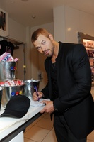 Kellan Lutz - Imagenes/Videos de Paparazzi / Estudio/ Eventos etc. - Página 21 Aarjdhh7