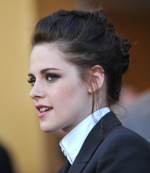 Kristen Stewart - Imagenes/Videos de Paparazzi / Estudio/ Eventos etc. - Página 24 AasES4lJ