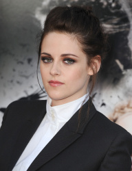 Kristen Stewart - Imagenes/Videos de Paparazzi / Estudio/ Eventos etc. - Página 24 AatP2HB4