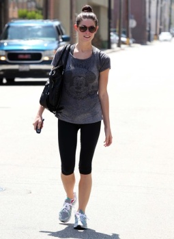 Ashley Greene - Imagenes/Videos de Paparazzi / Estudio/ Eventos etc. - Página 22 AauwR22Z