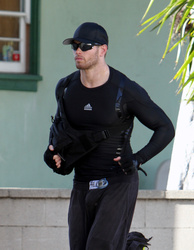 Kellan Lutz - Imagenes/Videos de Paparazzi / Estudio/ Eventos etc. - Página 21 AawIDmGT