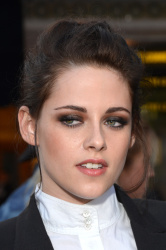 Kristen Stewart - Imagenes/Videos de Paparazzi / Estudio/ Eventos etc. - Página 24 AaxPeTsG